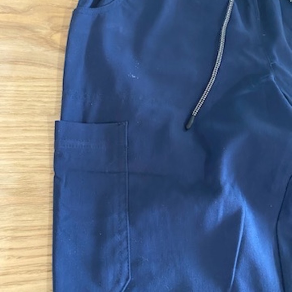 Scrubs - Picture 3 of 9